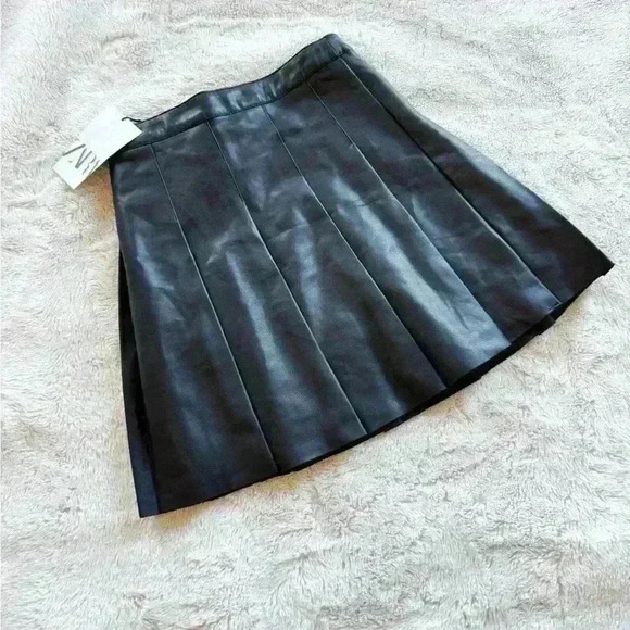 NWT Hollister Pleated Skirt size 11/12 - Picture 2 of 4